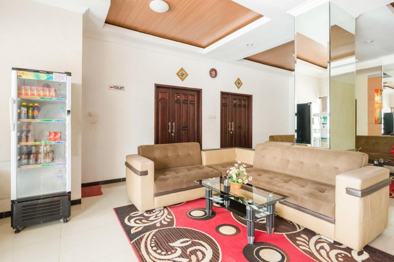 Reddoorz Syariah @ Jalan Simpang Gajayana Malang Exterior foto