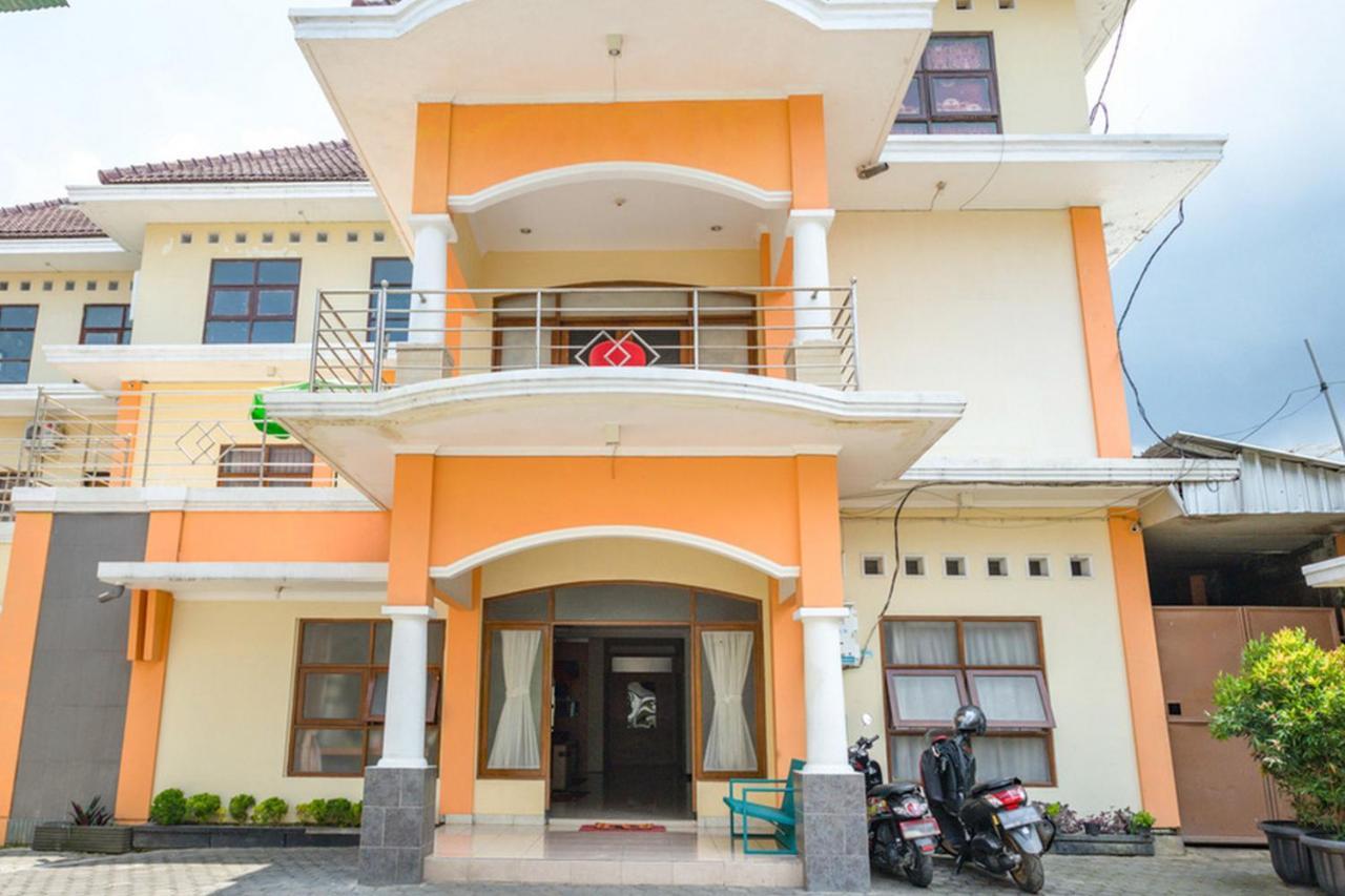 Reddoorz Syariah @ Jalan Simpang Gajayana Malang Exterior foto