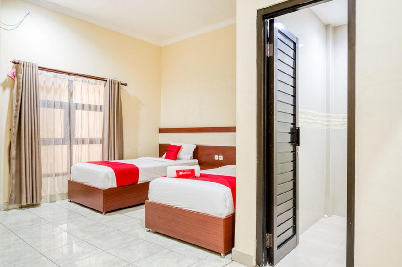 Reddoorz Syariah @ Jalan Simpang Gajayana Malang Exterior foto